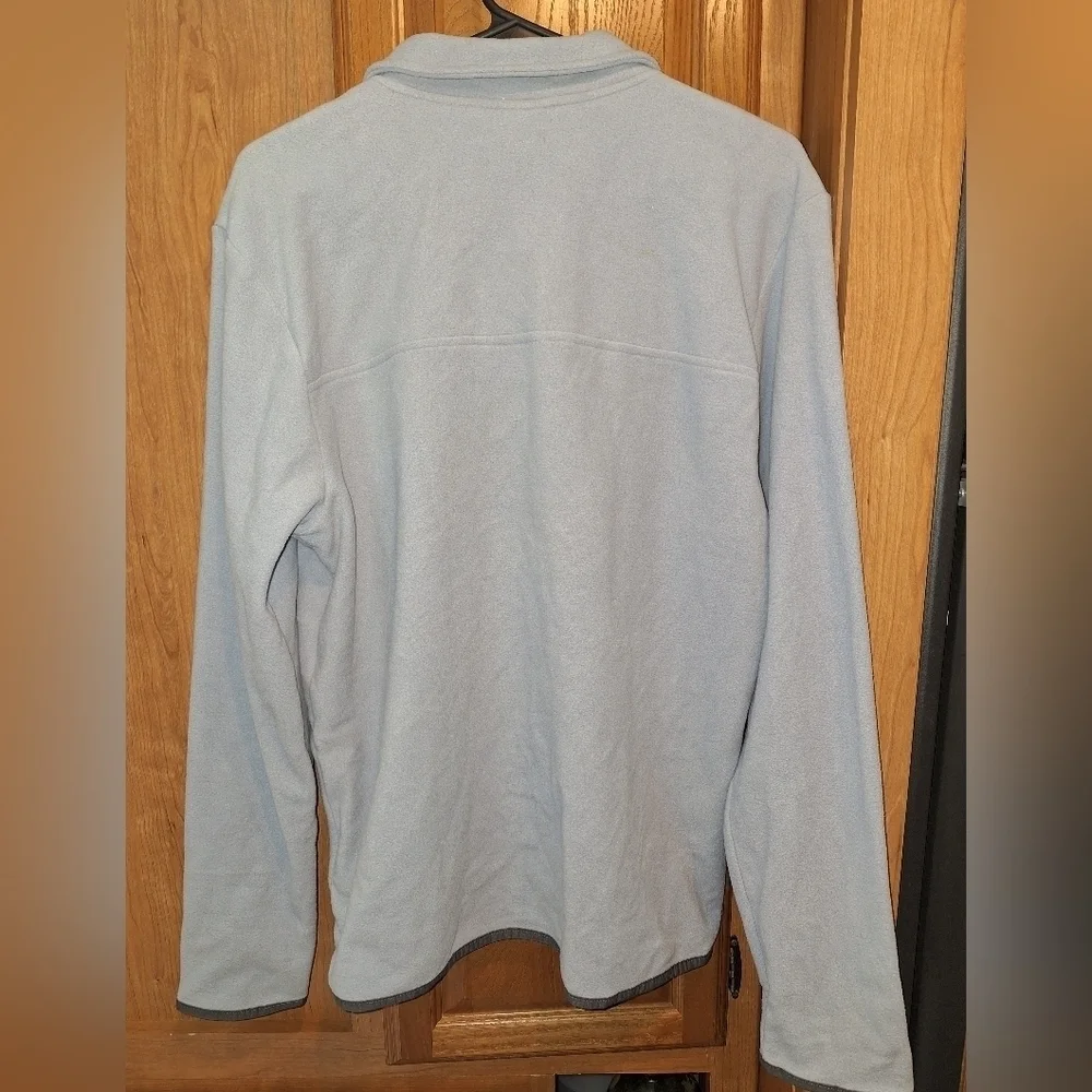 The North Face men's medium pullover fleece shirt in a light gray color. EUC